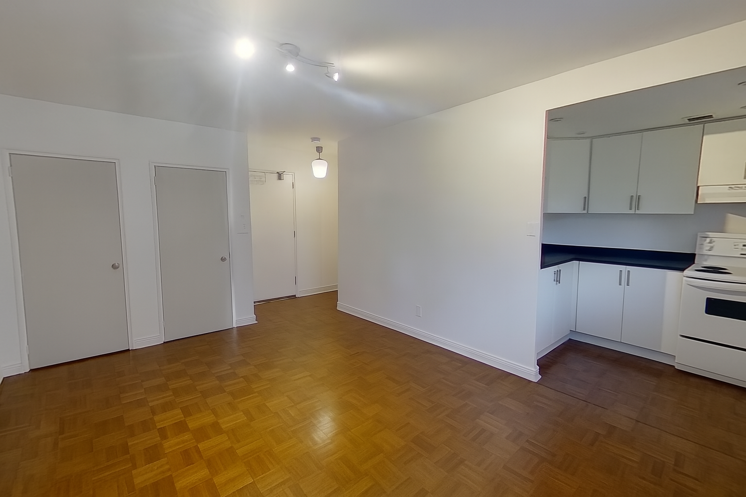 710 Spadina Ave - 106